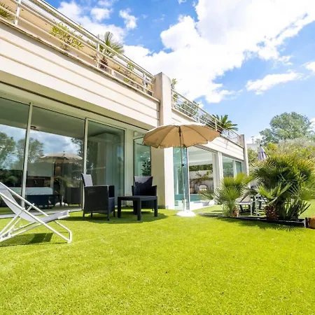 De Prestige Avec Piscine Vue Sur Le Golf De Motte * לה גרנד מוט