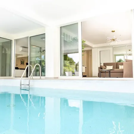 De Prestige Avec Piscine Vue Sur Le Golf De Motte 빌라