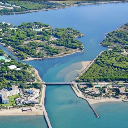 De Prestige Avec Piscine Vue Sur Le Golf De Motte