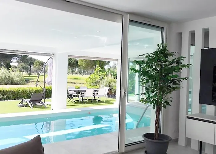 De Prestige Avec Piscine Vue Sur Le Golf De Motte Βίλα
