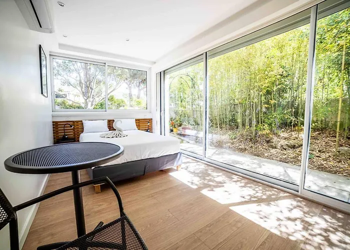 De Prestige Avec Piscine Vue Sur Le Golf De Motte *