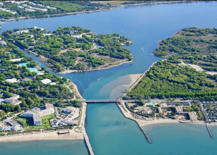 De Prestige Avec Piscine Vue Sur Le Golf De Motte