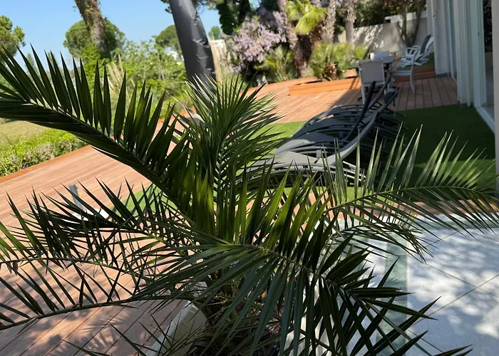 De Prestige Avec Piscine Vue Sur Le Golf De Motte